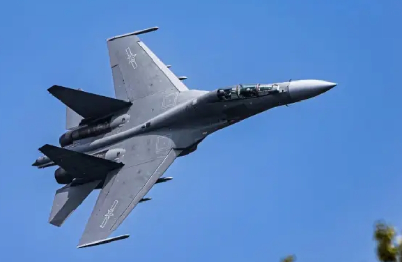中美两国空军各有一款炸弹卡车，分别是歼16和F15EX。它俩也是全球最强大的两款