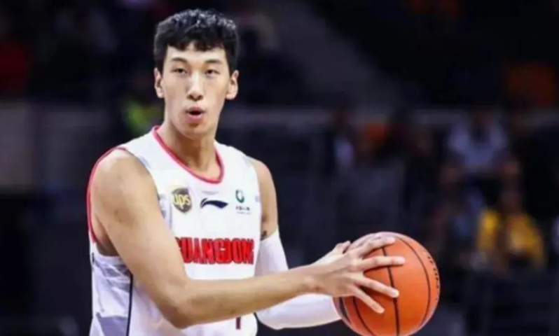 杜润旺和黄明依的技术特点:
1、杜润旺，场上位置前锋，身高206米，有一手三分球