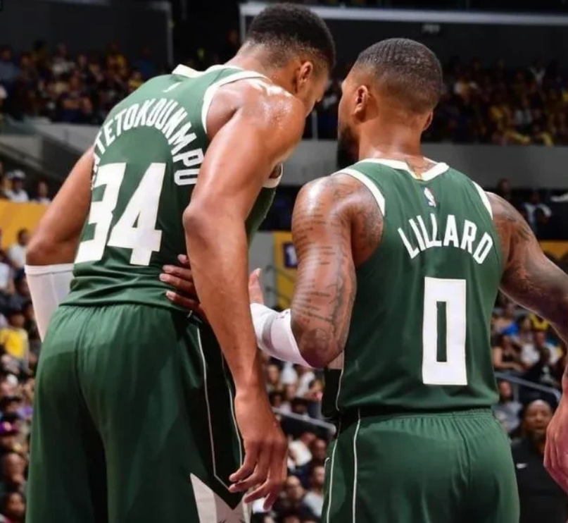 雄鹿123：100爵士，虽然雄鹿23分大胜但是雄鹿的问题还是没有改善。

打个摆