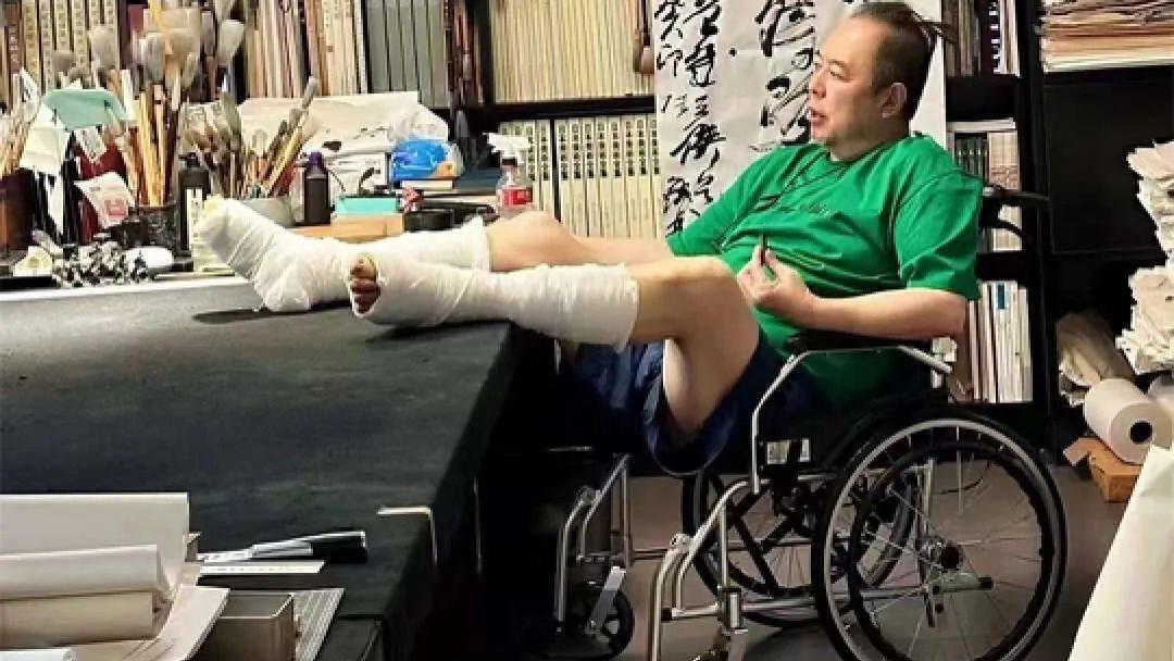 吹胡子瞪眼的张铁林，如今怎么样了