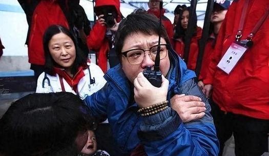 在最近西藏地震中，韩红再次用她的实际行动打脸了那些曾质疑她的人。她的基金会在关闭