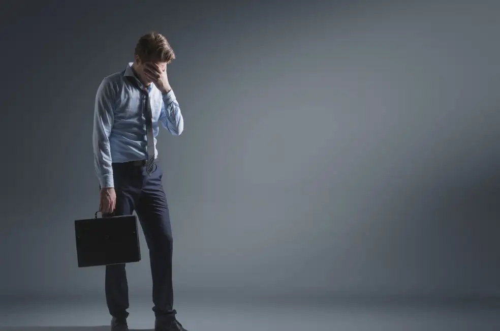为什么别人一眼就看出你老实
老实人的特征
1．第一个、说话时客套，讨好型人格，喜