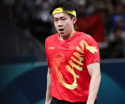 樊振东在的时候，王楚钦牛的不得了，球迷大喊着王楚钦技术打法更先进，完全可以替代樊