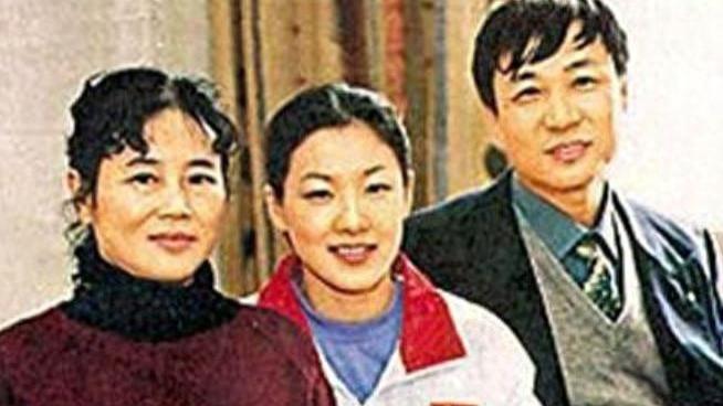 伏明霞：丈夫已是七旬老人，儿子才满20，嫁给百亿富翁 她后悔了吗