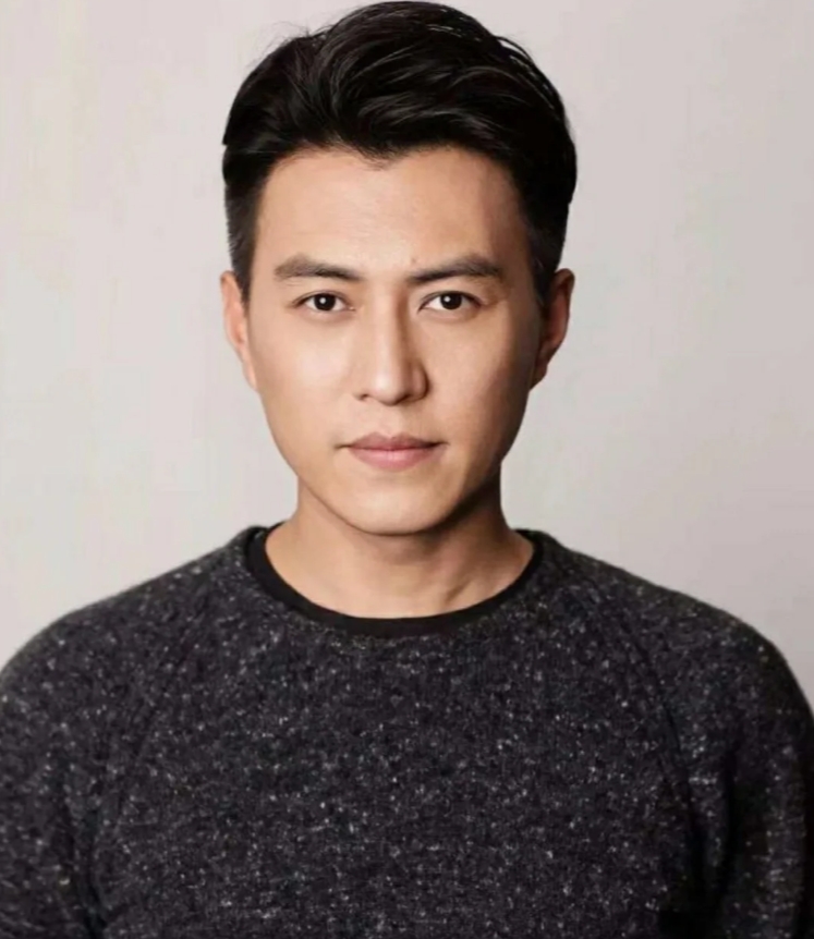 靳东二婚的妻子原来是她