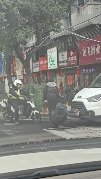 司机回头一看天塌了