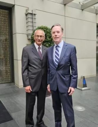 美国驻华大使伯恩斯9月5日发文说：“欢迎拜登总统的气候问题高级顾问约翰·波德斯塔