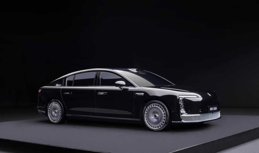 
在尊界s800和迈巴赫s600之间，我还是会选择迈巴赫s600。
迈巴赫s68