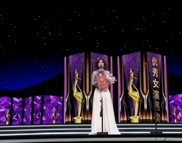 真的太不容易了，赵丽颖获得飞天奖优秀女演员。

提名的优秀女演员中，有刘琳，李庚