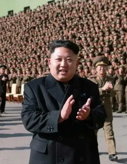 美国也真是虎，惹谁不好，偏偏去惹金将军！美国把洛杉矶级核潜艇“亚历山大”号大摇大