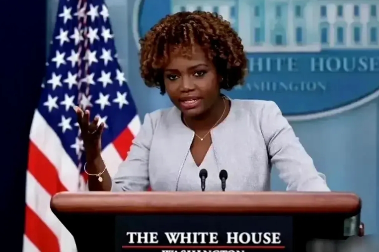 小黑妞这回答越来越滴水不漏无懈可击啦！近日，荷兰记者向美国政府的发言人提问：为何