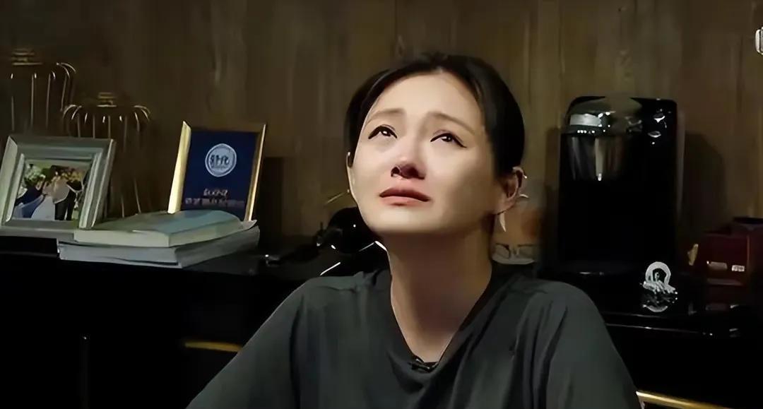 大S可以瞑目安息了！
她的女儿小玥儿长大了，可以保护妈妈和弟弟了，也有自己独立思