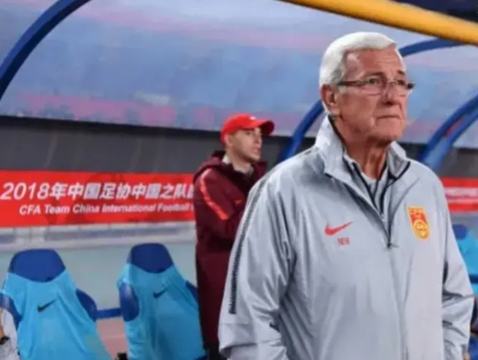 伊万在中国历届国足主教练中，水平较高，能力强，名气大，但接手的球队处于低谷！
起