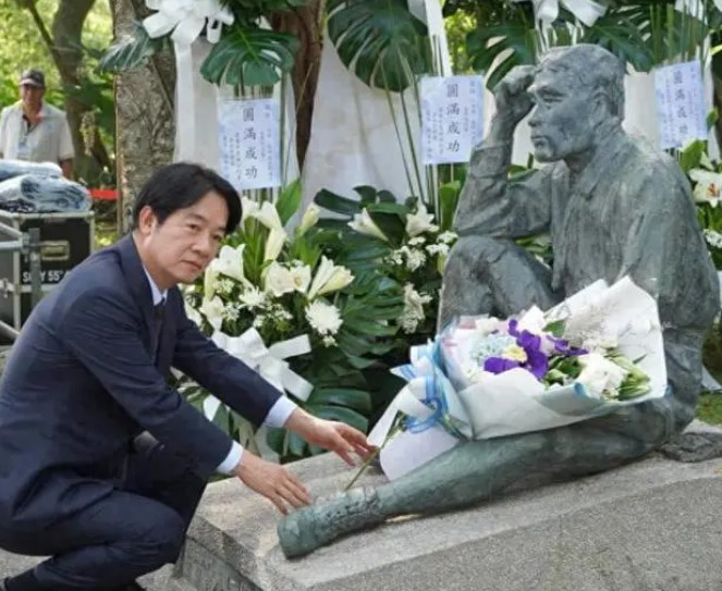 媚日“无下限”，赖清德公然跪拜“日本鬼”！现在岛内政治局势一片风起云涌，蓝白两党