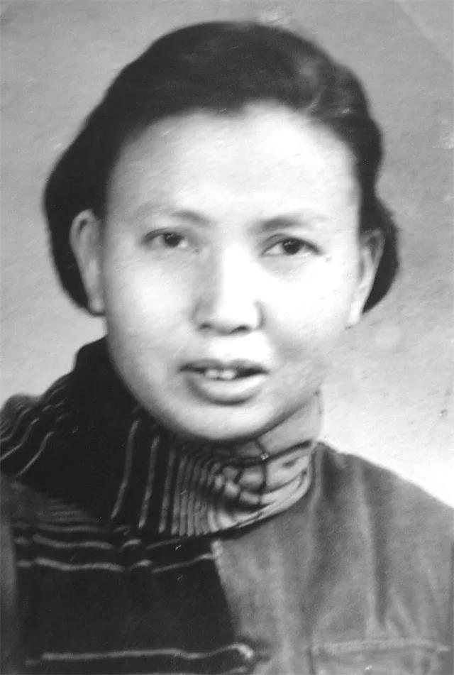 1941年冬天，莫林在一次突袭中被日伪军俘虏。当她被押到敌人营地时，心中已经做好