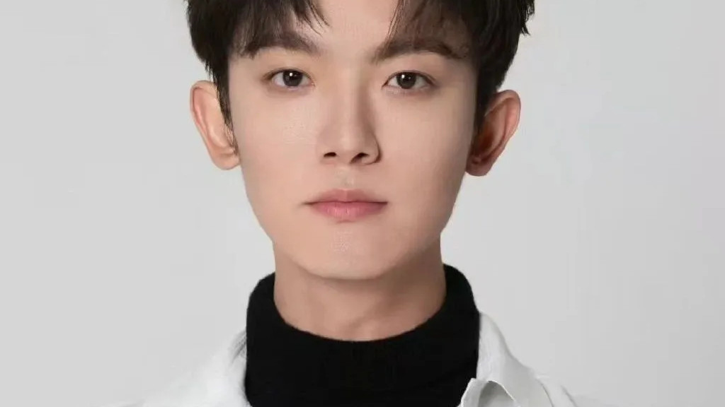 18线小演员李明德登上热搜第1