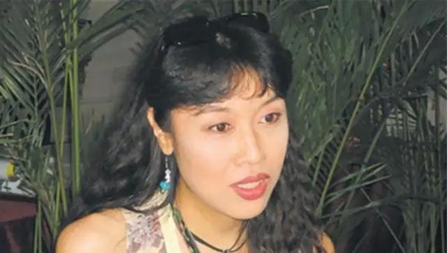 1983年，一小伙变性成为我国第一位变性人，为了掩盖自己曾经的性别，她选择嫁给一