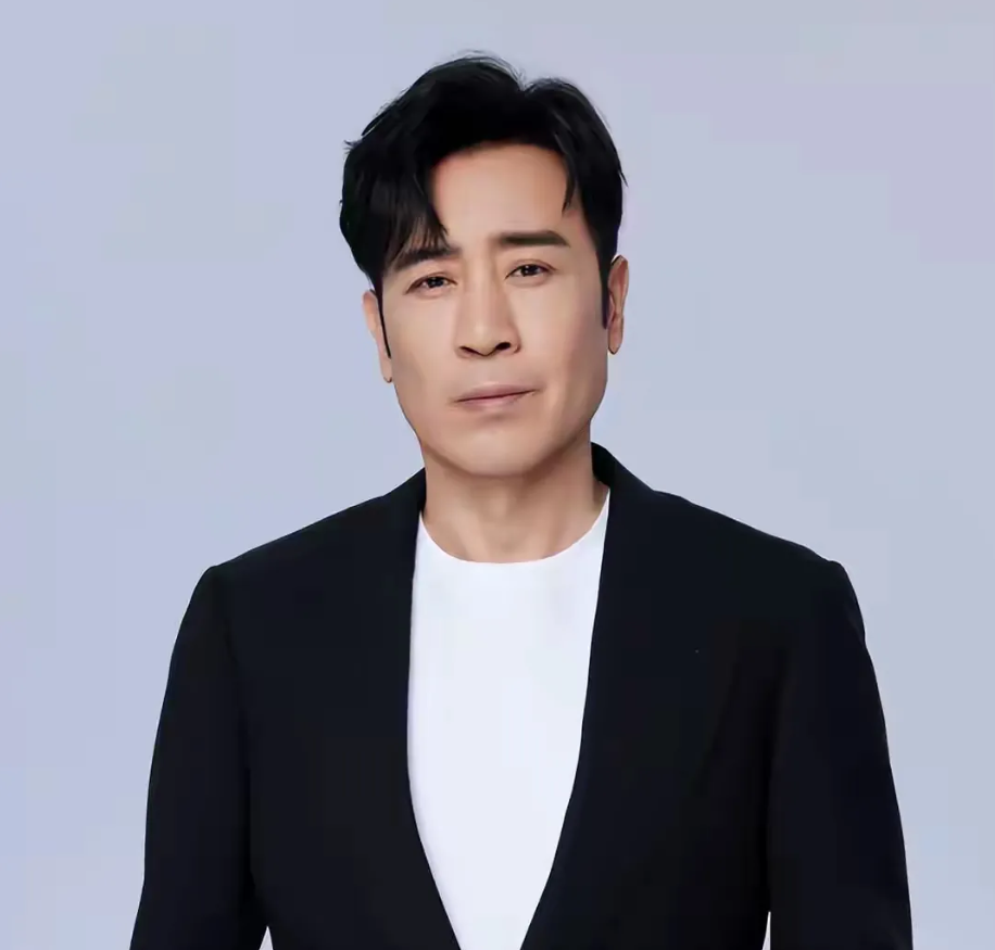 他吃着大姐的奶水长大，兄姐八个供他上学，30年后，他给八个兄姐一家买一套房。
