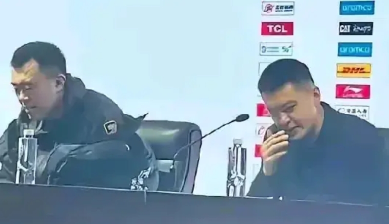 辽宁队现在的球发现了一个问题。
福格与威尔斯论实力在CBA都是顶级的小外援。两个