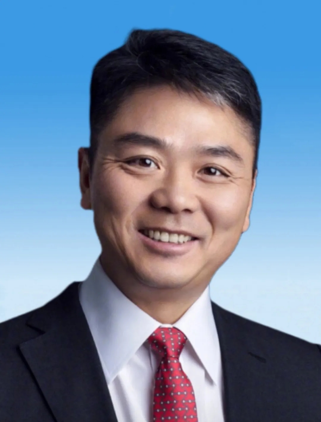 关于刘强东的家人
1、原来刘强东有两个妹妹，亲妹妹刘强茹是教师，2018年生三胎
