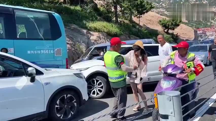 第一次看通报把逆行原因写这么清楚的，逆行是因为去医院，这打人骂人气势一点也不像紧