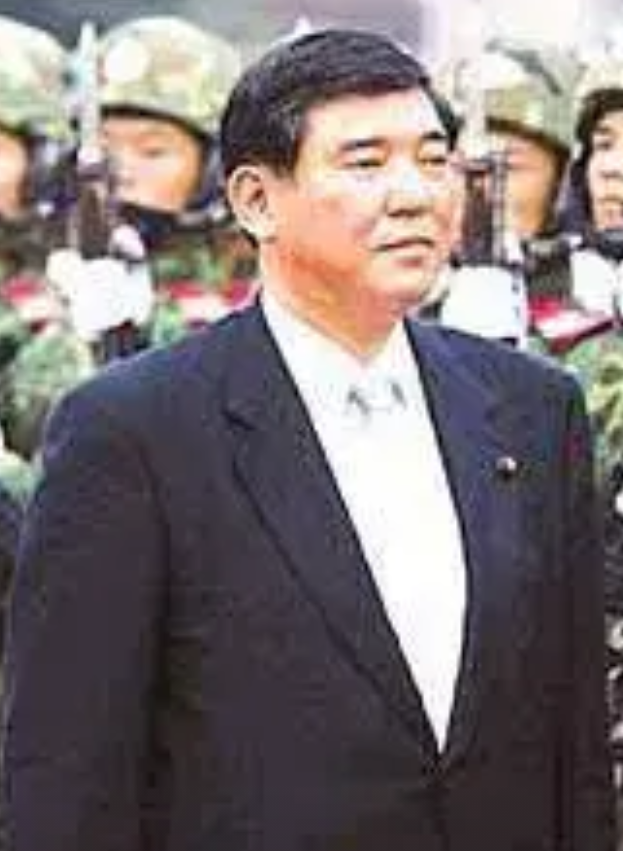 日本新任首相石破茂不为人知的七件事。

1.其父为日本前高官，积攒很多政治资源。