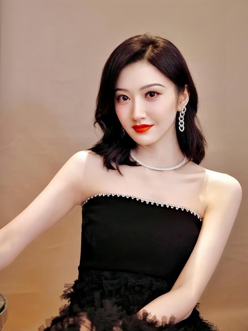 小曲线：逆境中的母爱与智慧