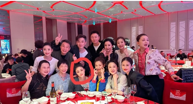 十三年后的甄嬛杀青宴，她居然成了最美的女人，而且稳坐c位。