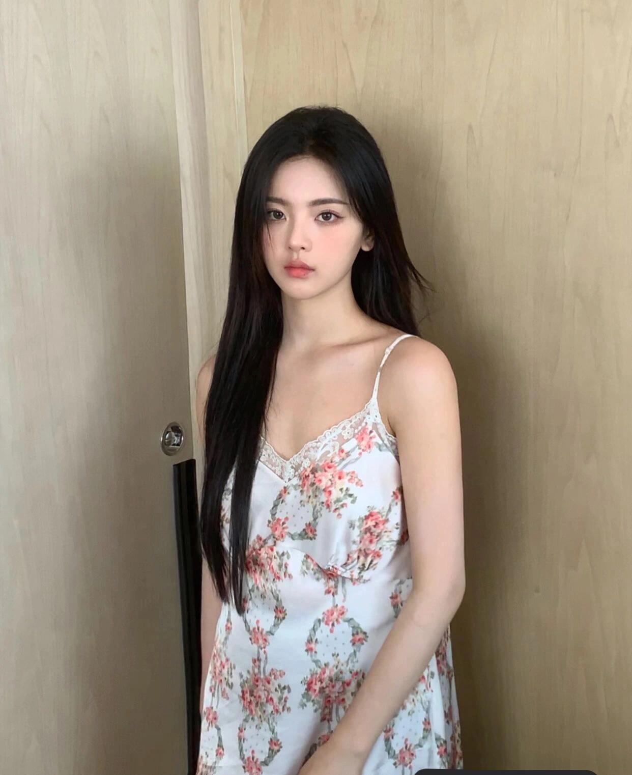超越妹妹超爱吊带裙的！