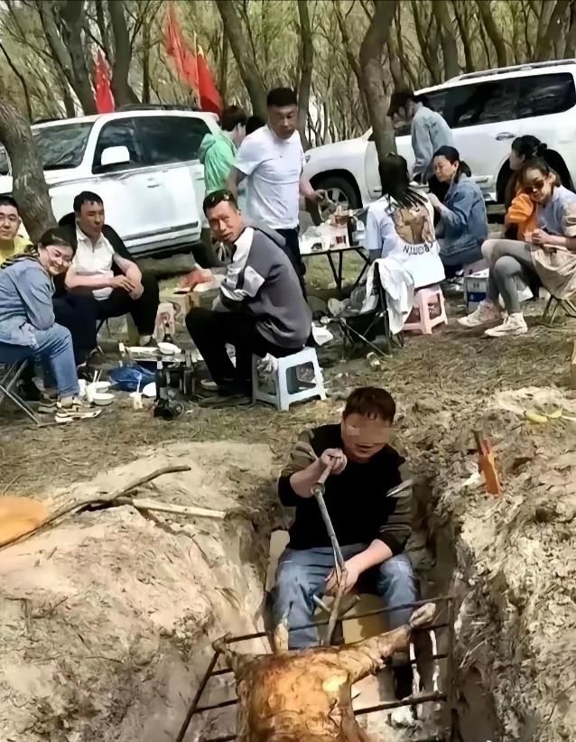 有时候工作就跟公司团建一样，一个人干活，一群人等着吃饭