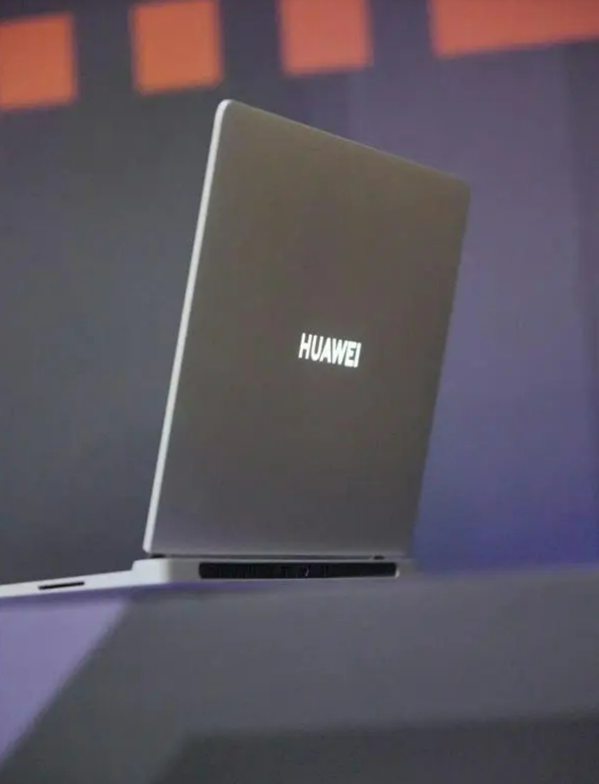 华为MateBook GT14，华为首款背部发光logo超能旗舰笔记本横空出世！