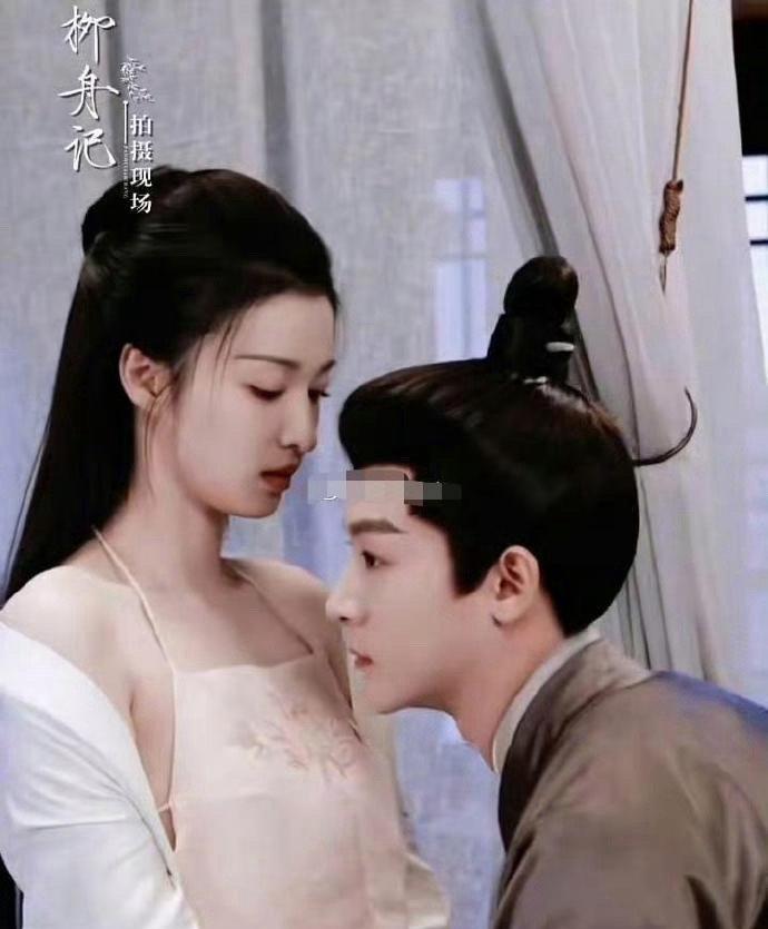 “肚兜好不好看”，这编剧是个天才，知道大众需要看什么