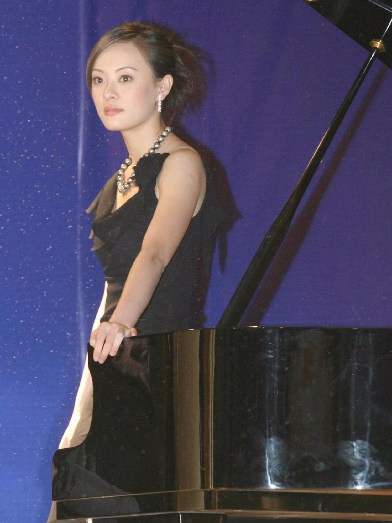 年轻时的孙俪清纯美丽