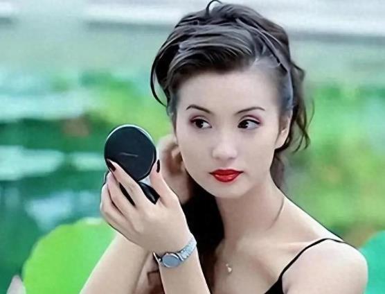 陈好因“万人迷”一角红遍大江南北，成为无数人心中的女神。演艺事业正盛时，30 岁