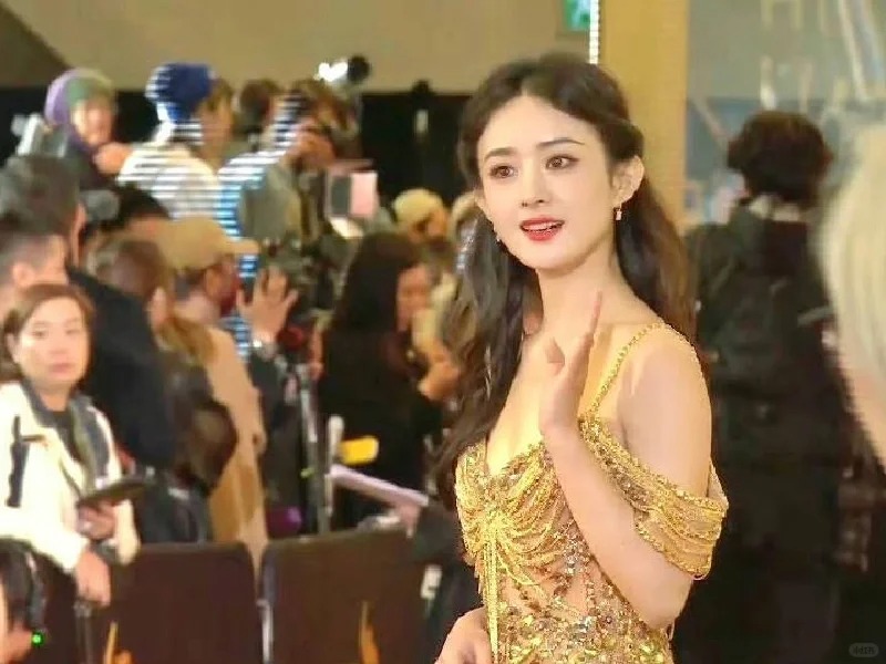 为什么很少见女明星染头发做美甲呀？
看日常生活中好多美女姐姐的发色都好好看，忍不