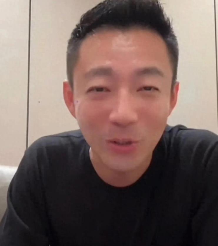 黎汉持天生有股贵族气质，并非歧视，只论气质，黎在凤凰当男主，周才刚出道，无奈凤凰