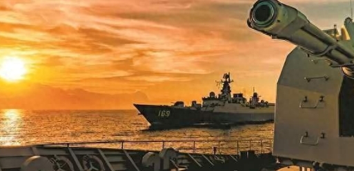 中国人民解放军东部战区主导的海空联合作战备警巡中彻底展露了我军实力。

多艘驱逐