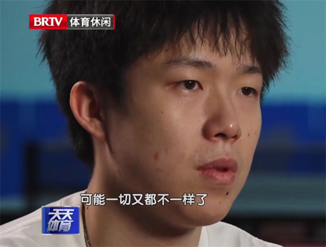 巴黎奥运会落幕，王楚钦此次征途并不是完美的，在乒乓球混双决赛刚结束，他的球拍就因