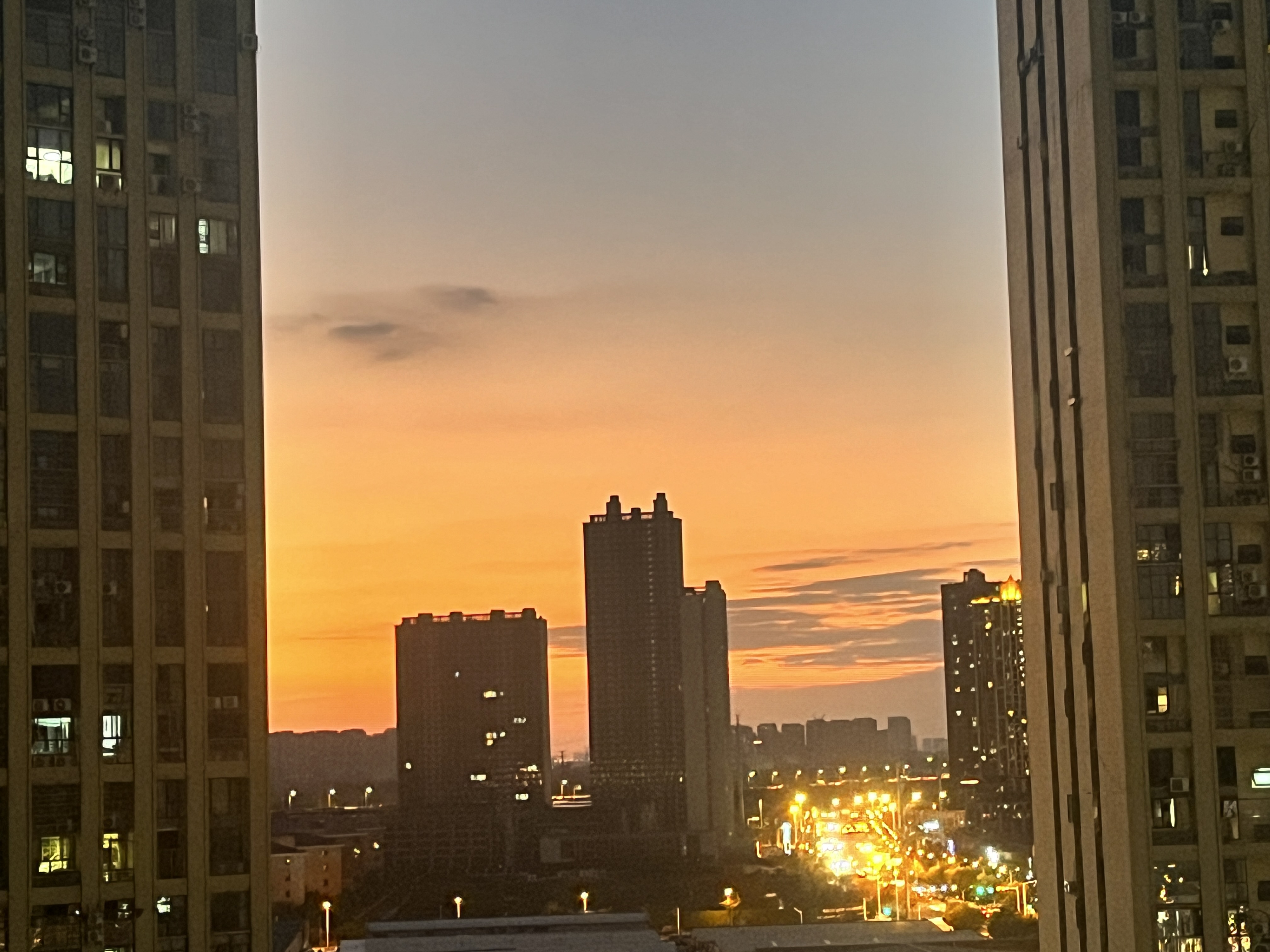连续加班五天，今天没去上班了