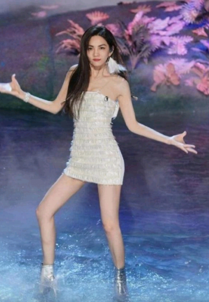 突然懂了，为什么浪姐有这么多水舞台😅