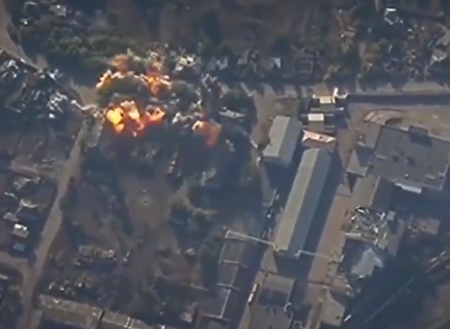 乌军再次遭遇危机，俄媒：俄军在库尔斯克州包围了近千名乌军。
 
11月18日，《