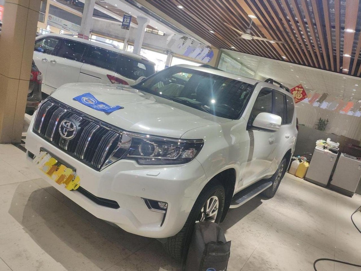 曾经去过成都的浆洗街和洗面桥街，发现那里是西边的少数民族同胞聚集地，路边清一色的