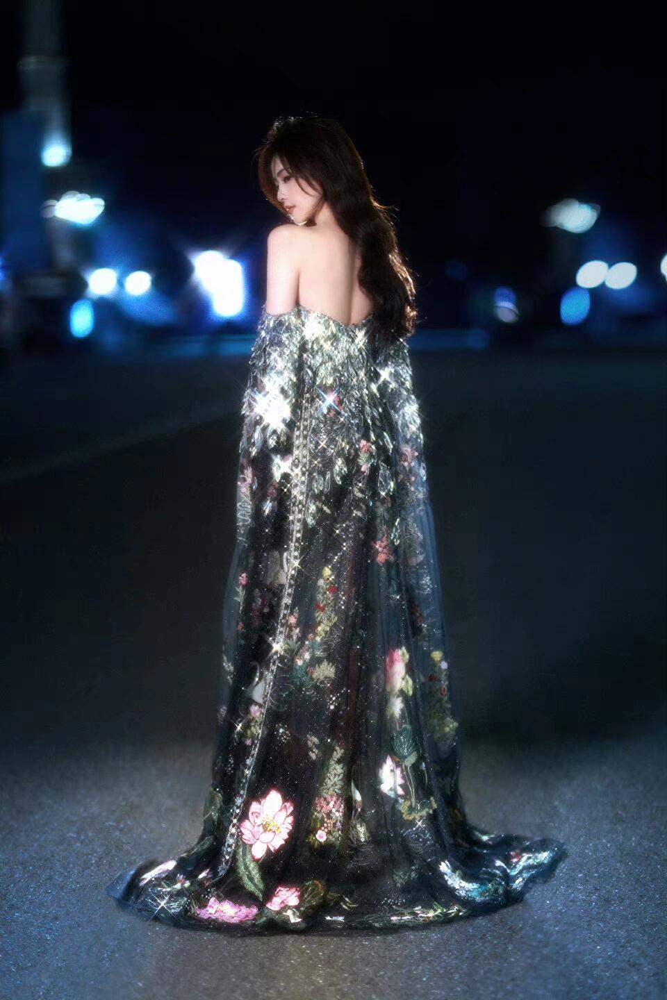 白鹿闪闪发光的女明星