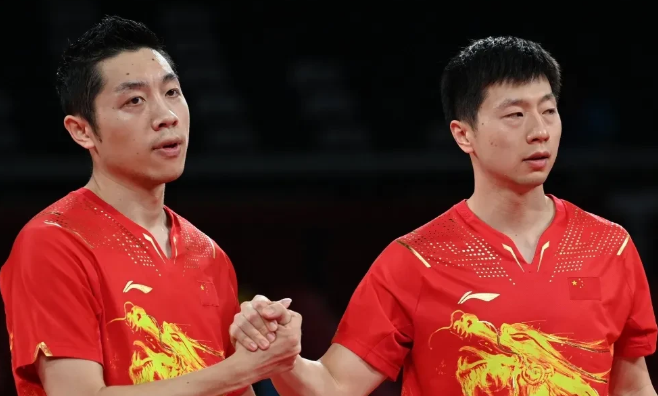 记者问许昕和马龙:“你们上次见面是在什么时候？”没想到许昕和马龙之间的默契却让记