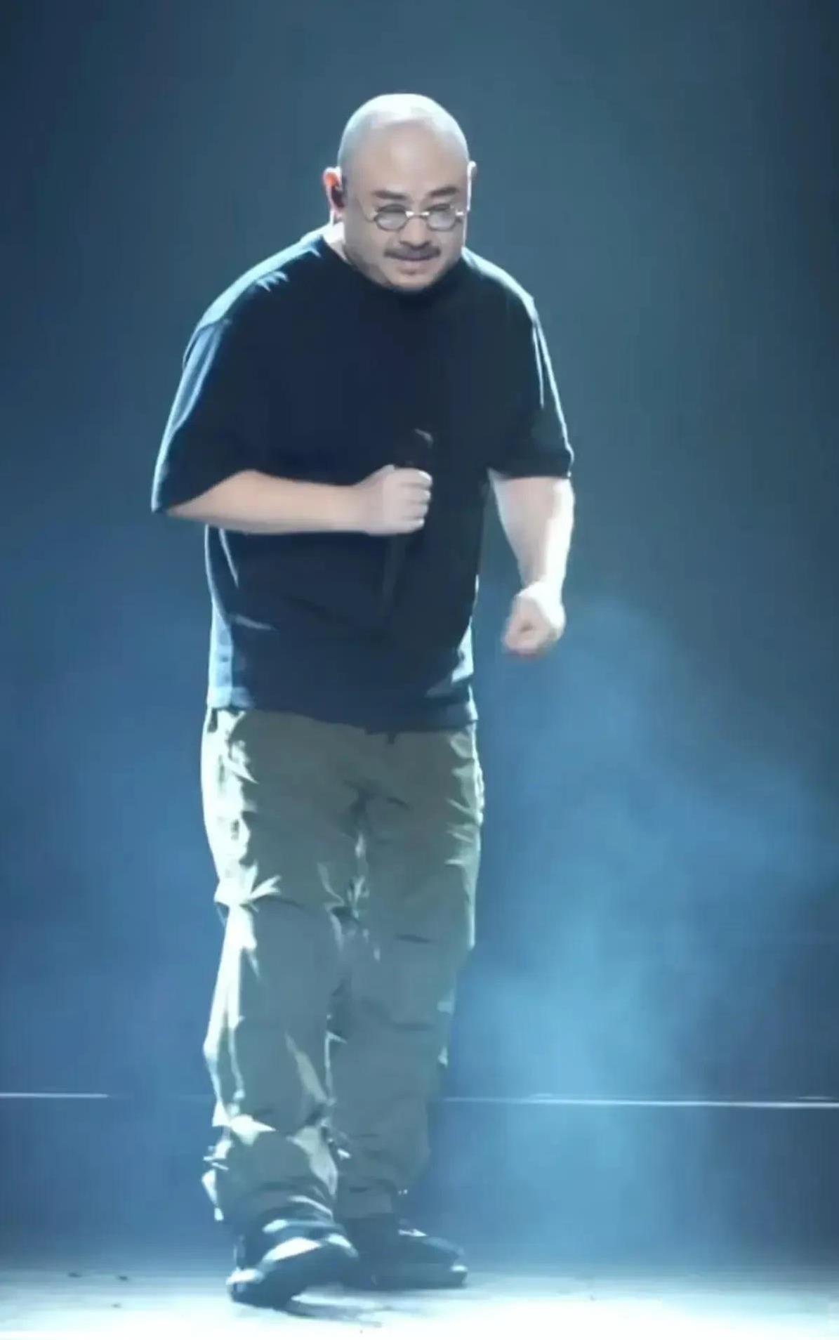 真让人纳闷，刀郎北京演唱会怎么就被传成“投名状”了？网上一些网友发文，说刀郎办这