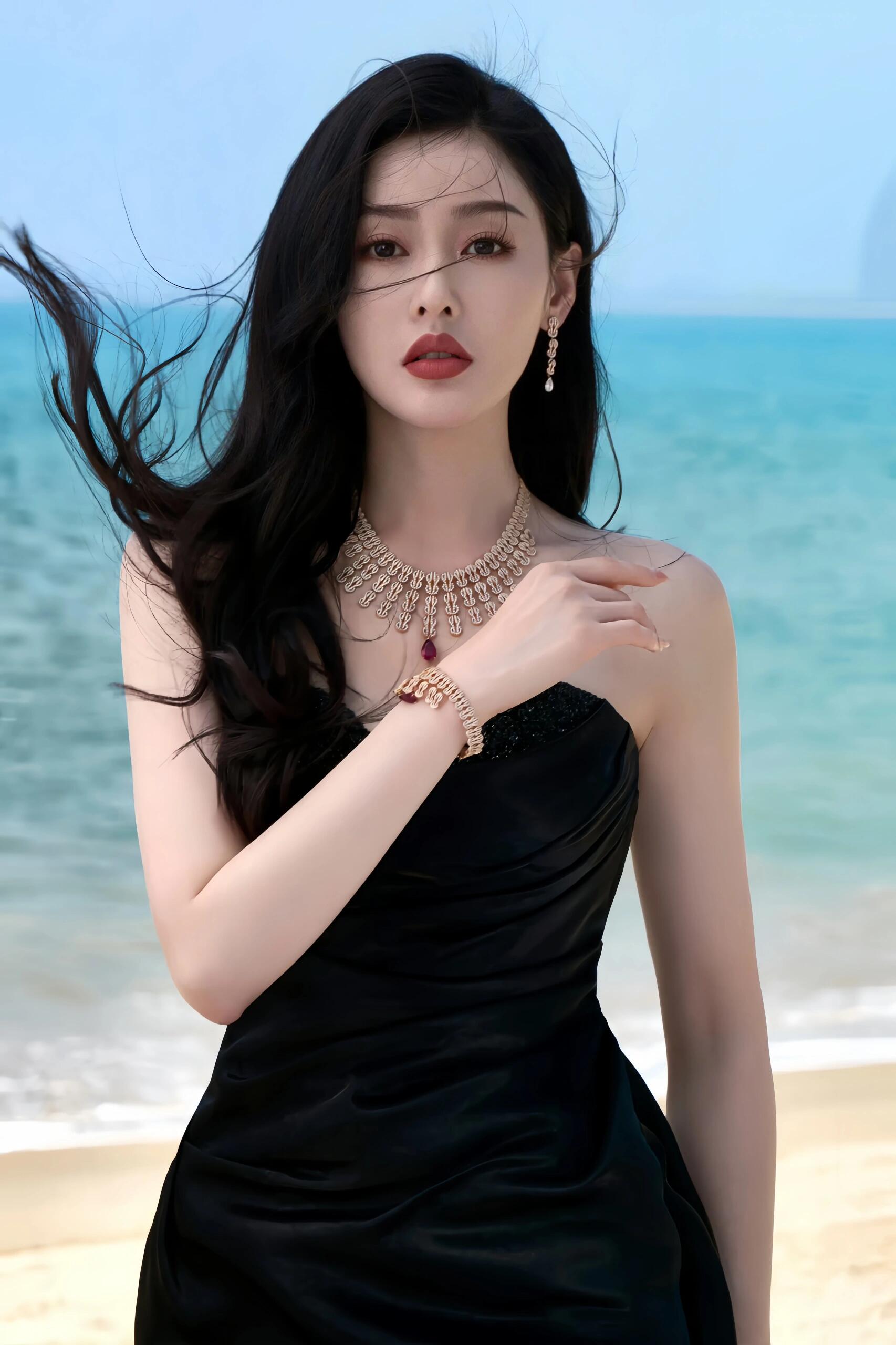 张天爱造型，性感美艳