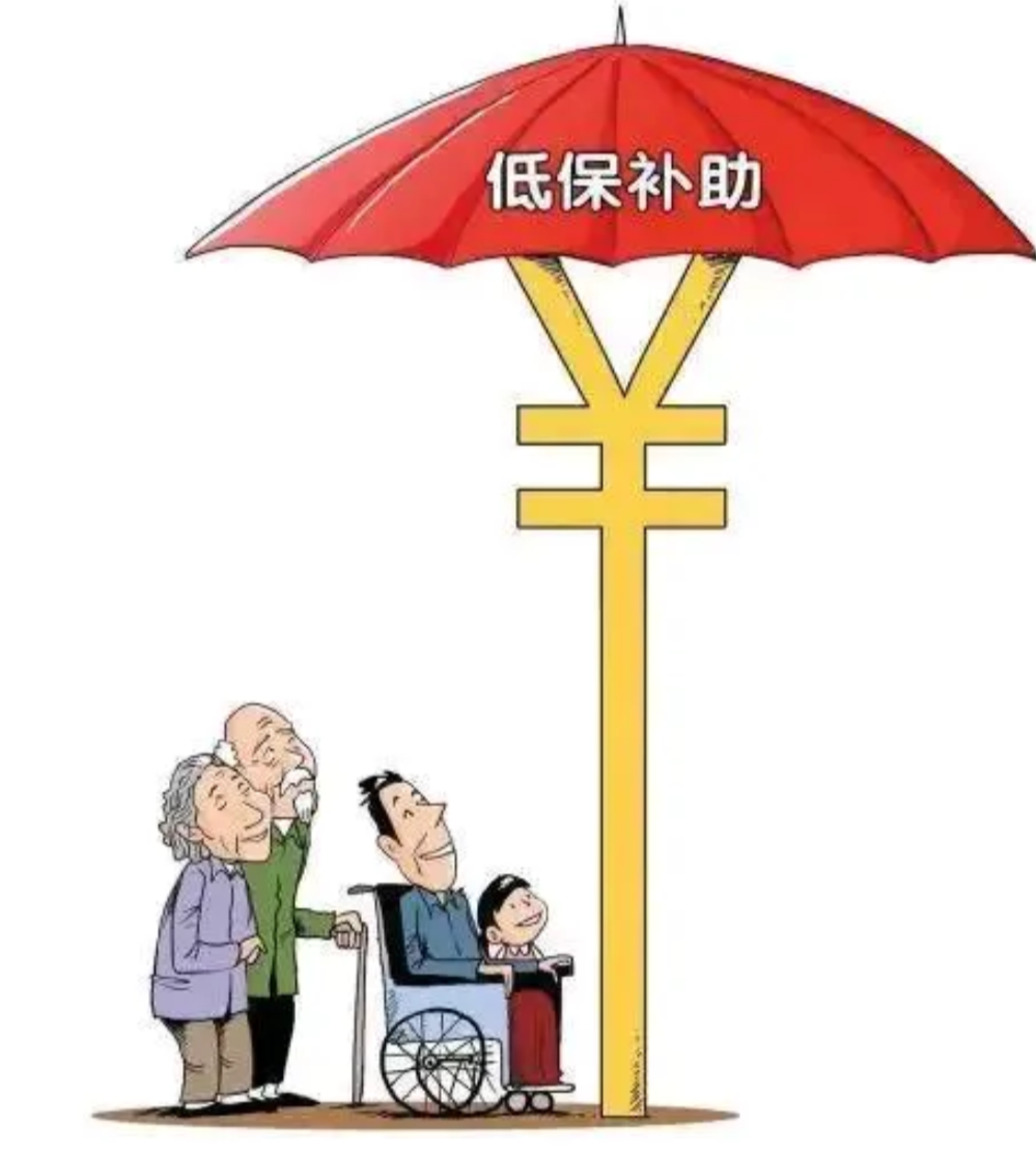 现在的农村低保审核审批非常严格，村委会干部帮助申报，即使是出嫁的女儿，也要复印其