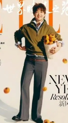 孙颖莎新杂志封面，网友：我接受不。

其实莎莎上半身是没问题的，就是把短裤换成长