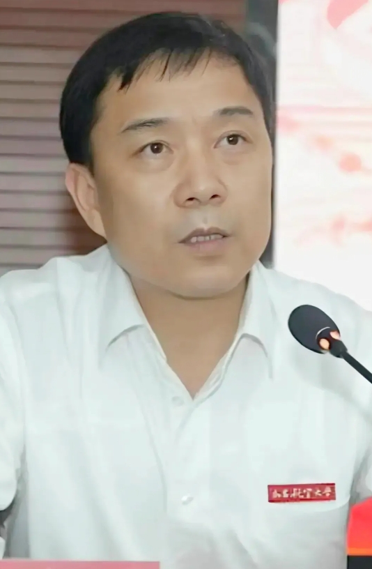 闹大了！南昌一所大学花费1.4亿元为外国学生建造了200套豪华宿舍。这件事一经曝