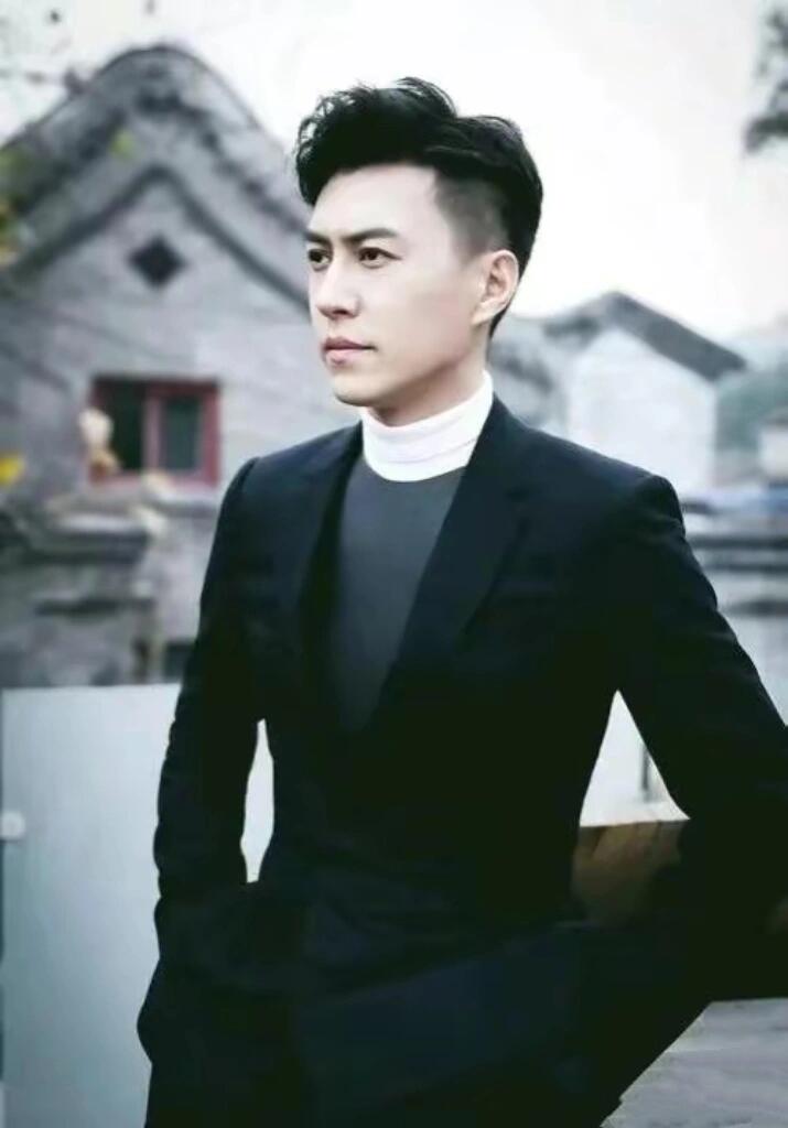 靳东，一位备受瞩目的演员